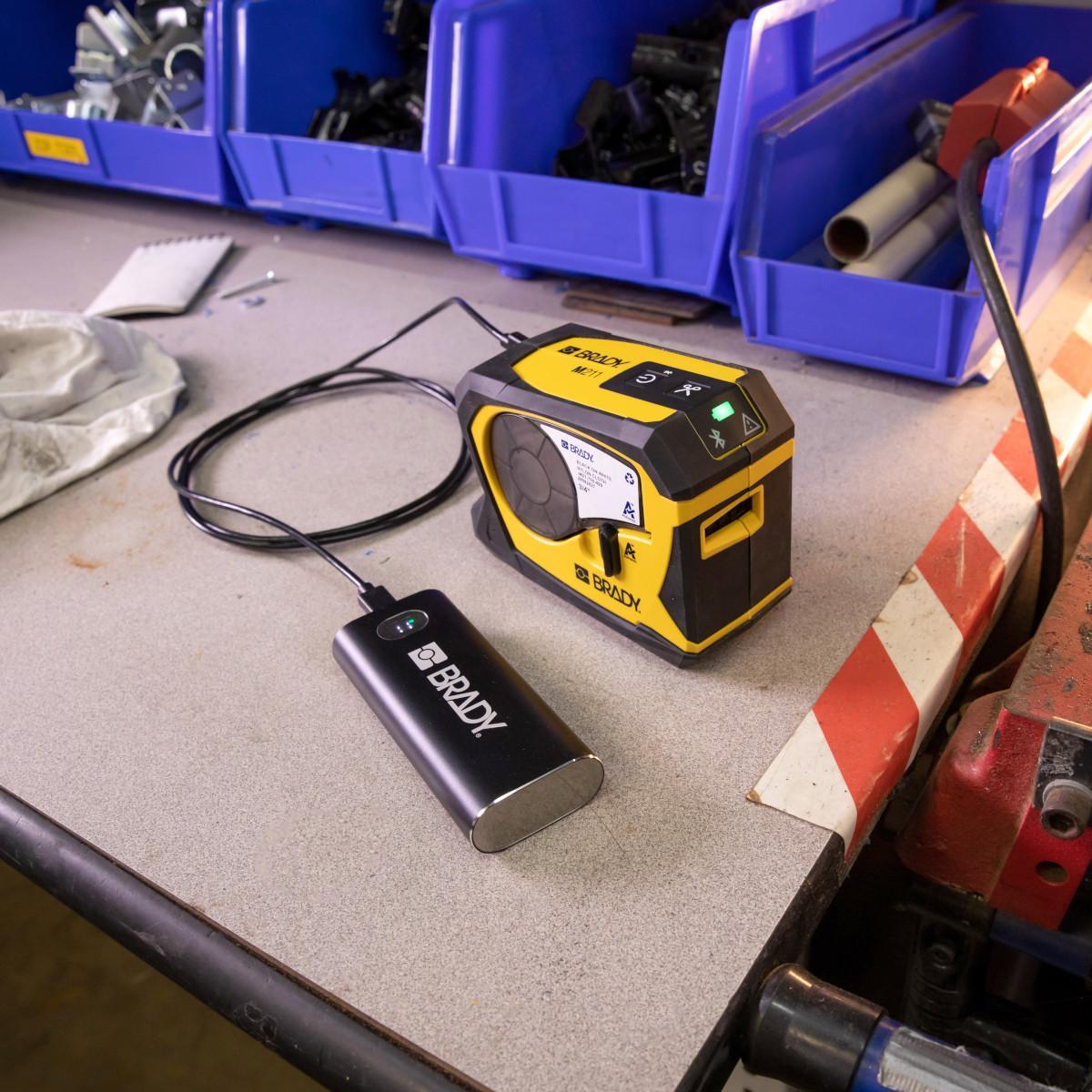 M211-KIT BRADY PORTABLE BLUETOOTH LABEL PRINTER WITH ACCESSORY KIT