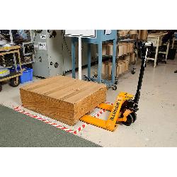 104318 BRADY 2 IN X 100 FT B514 RED/WHITE FLOOR TAPE
