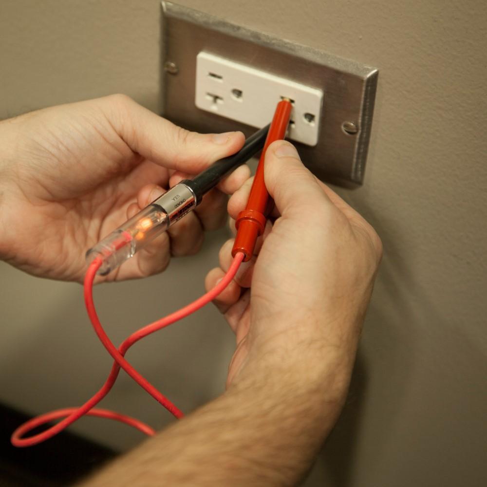 69105 KLE CIRCUIT TESTER W/PROBES