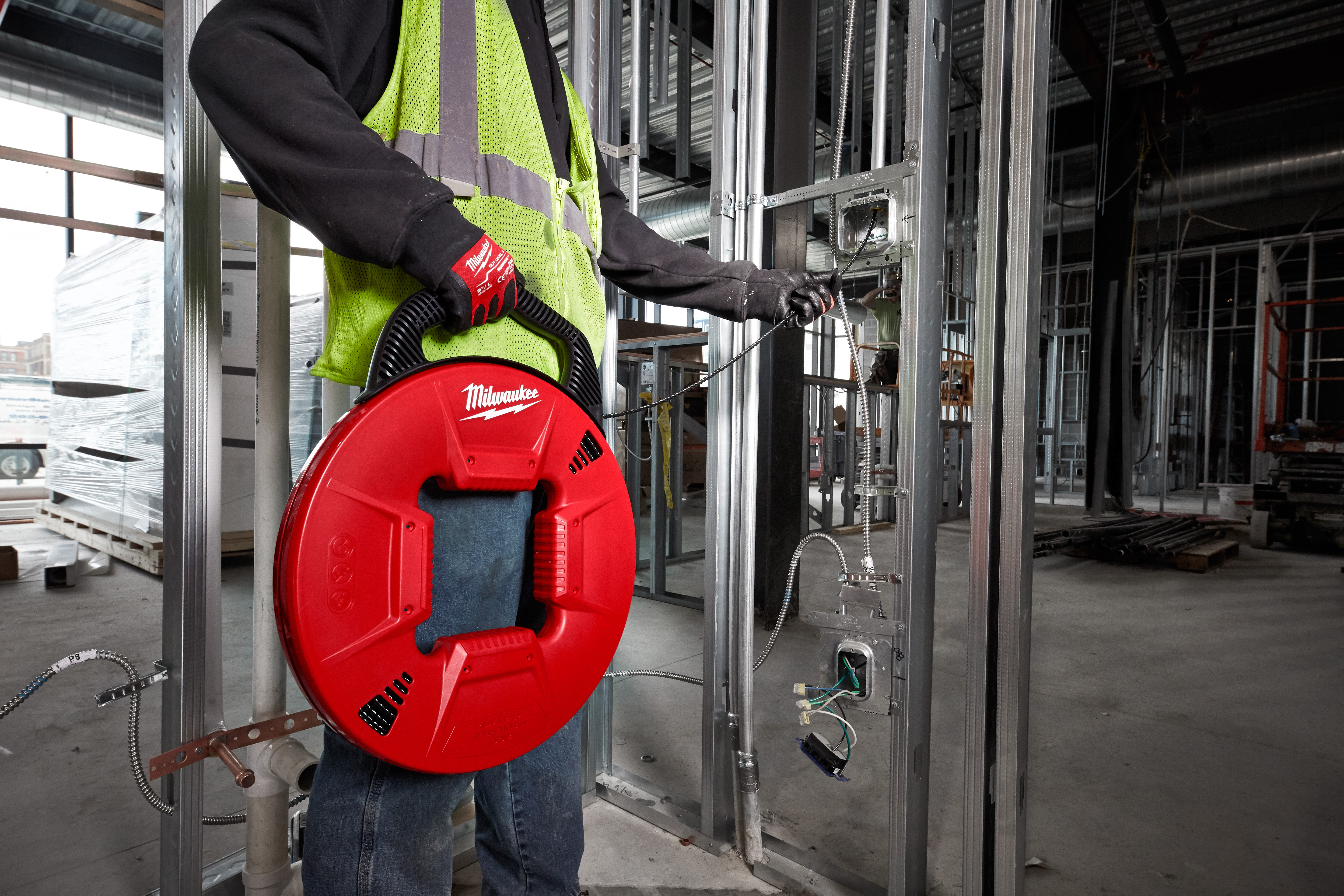 48-22-4197 MILWAUKE 200 FT. POLYESTER FISH TAPE