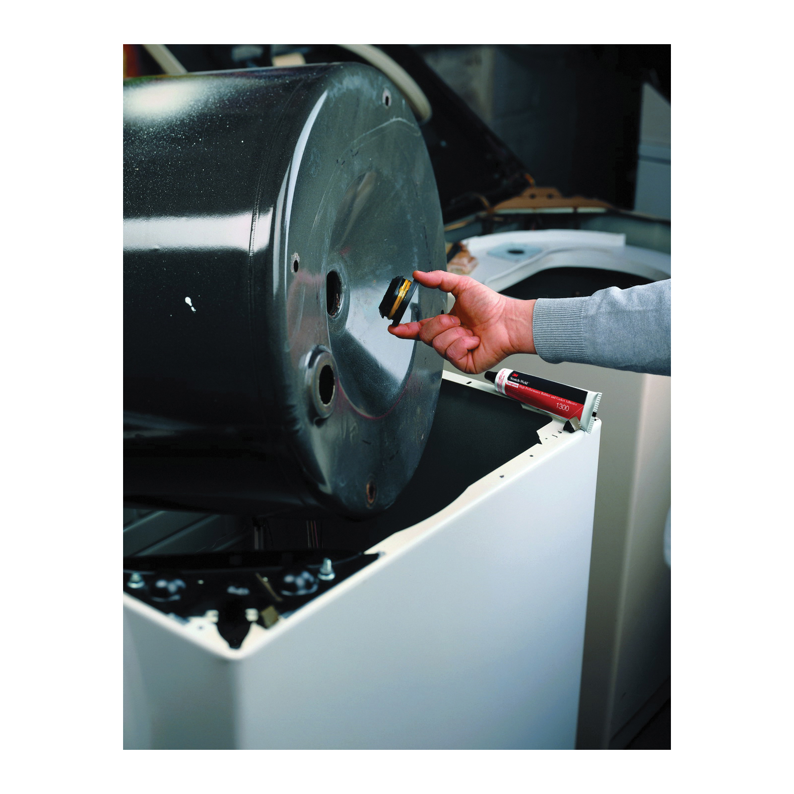 1300 MMM 1-QT SCOTCH GRIP YELLOW RUBBER AND GASKET ADHESIVE