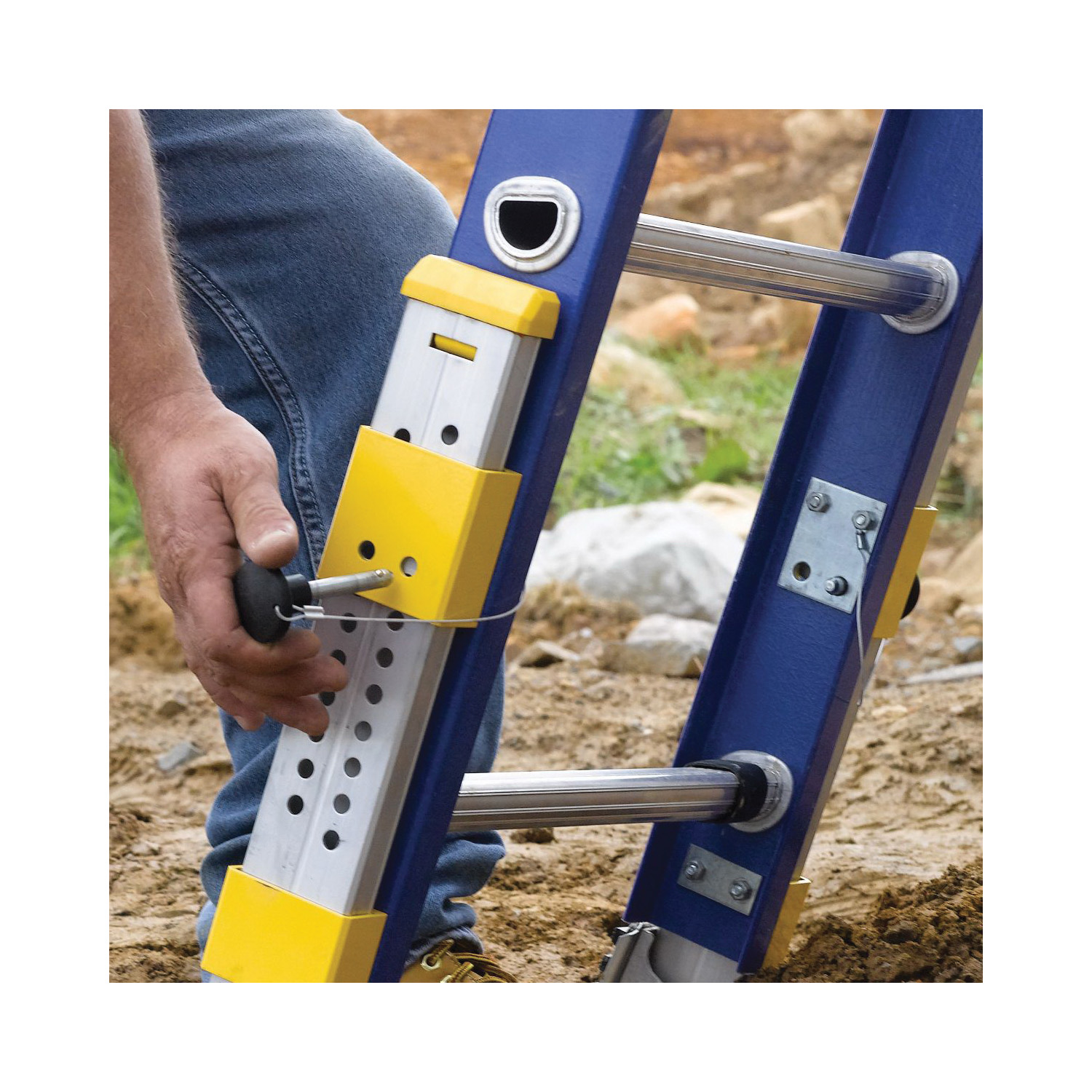 D8224-2EQ WERNER FIBERGLASS EXTENSION LADDERS