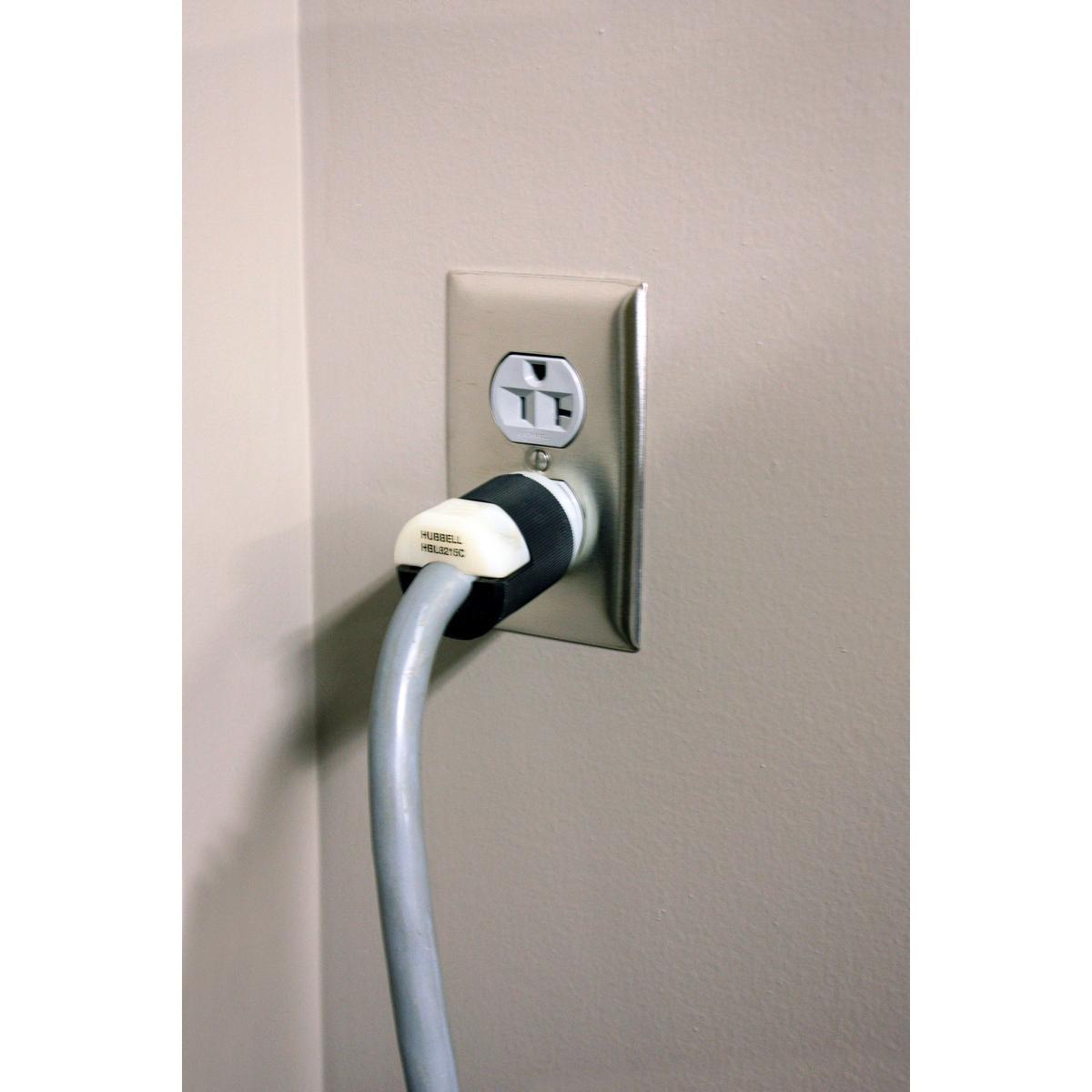 HBL8215C HUB 2P-3W-15A-125V PLUG