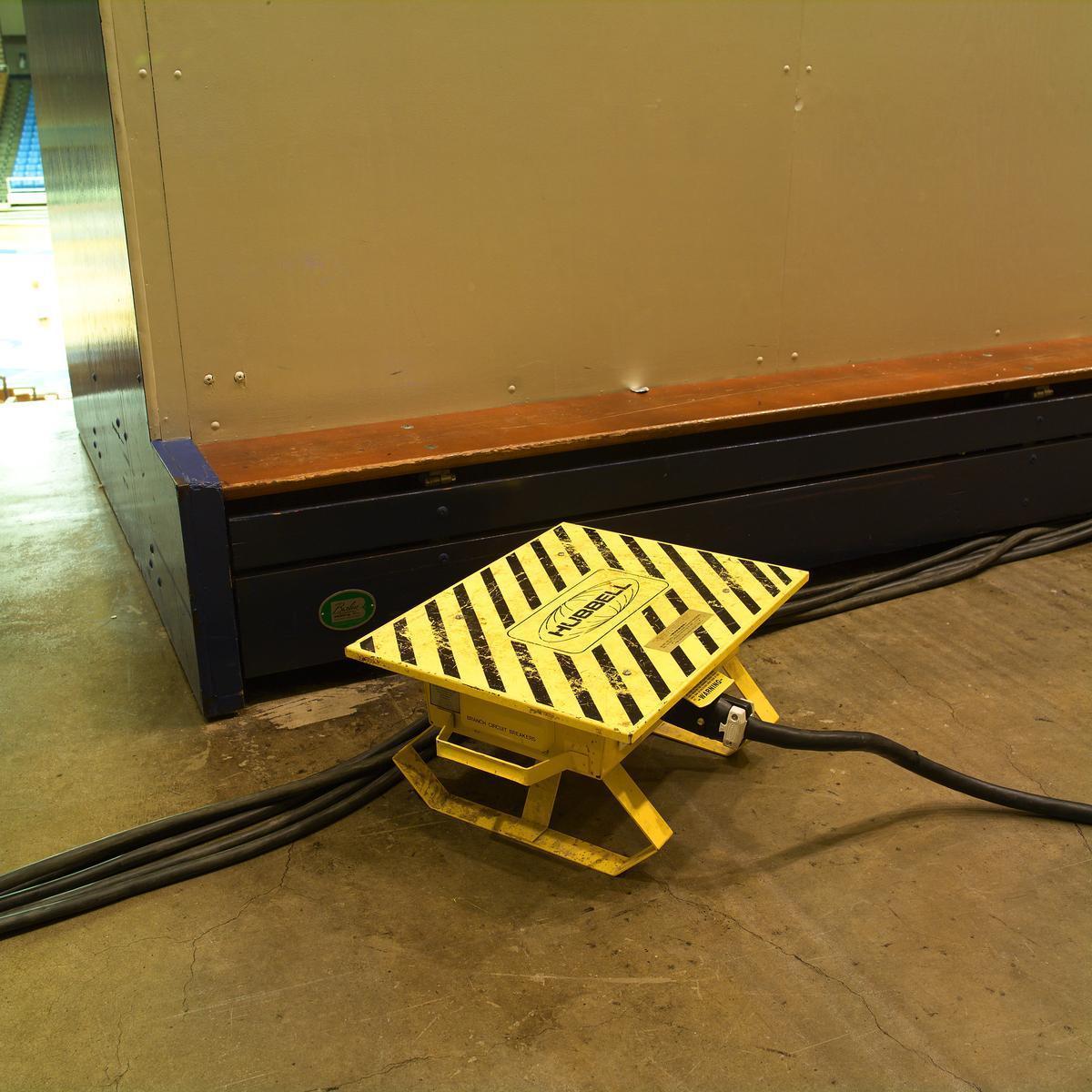 SBSB1A HUBBELL Spider Box, 50AMP Straight Blade 78358537087