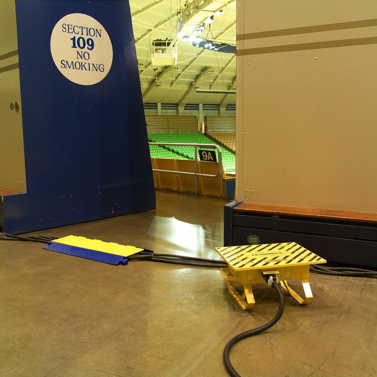 SBSB2 HUBBELL SPIDER BOX STRAIGHT BLADE 78358536947