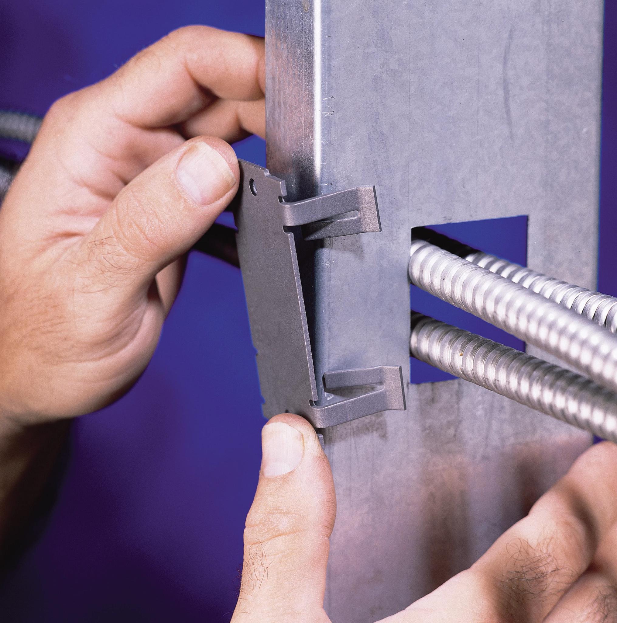 304B2 CDY PRESS ON PROTECTION PLATE 16GA.NAIL PLATE 100/BOX..