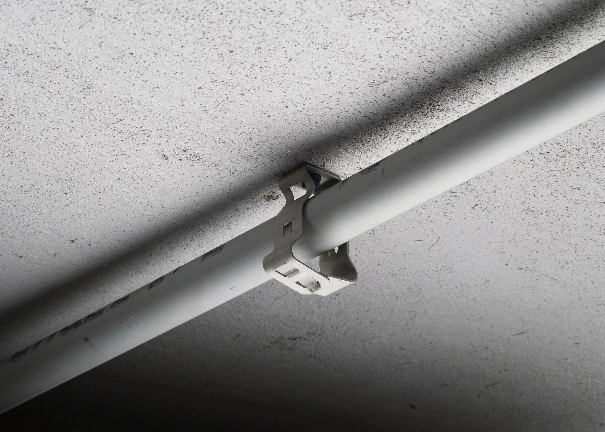 812M CDY 1/2 TO 3/4 CONDUIT CLIP BG8-12..