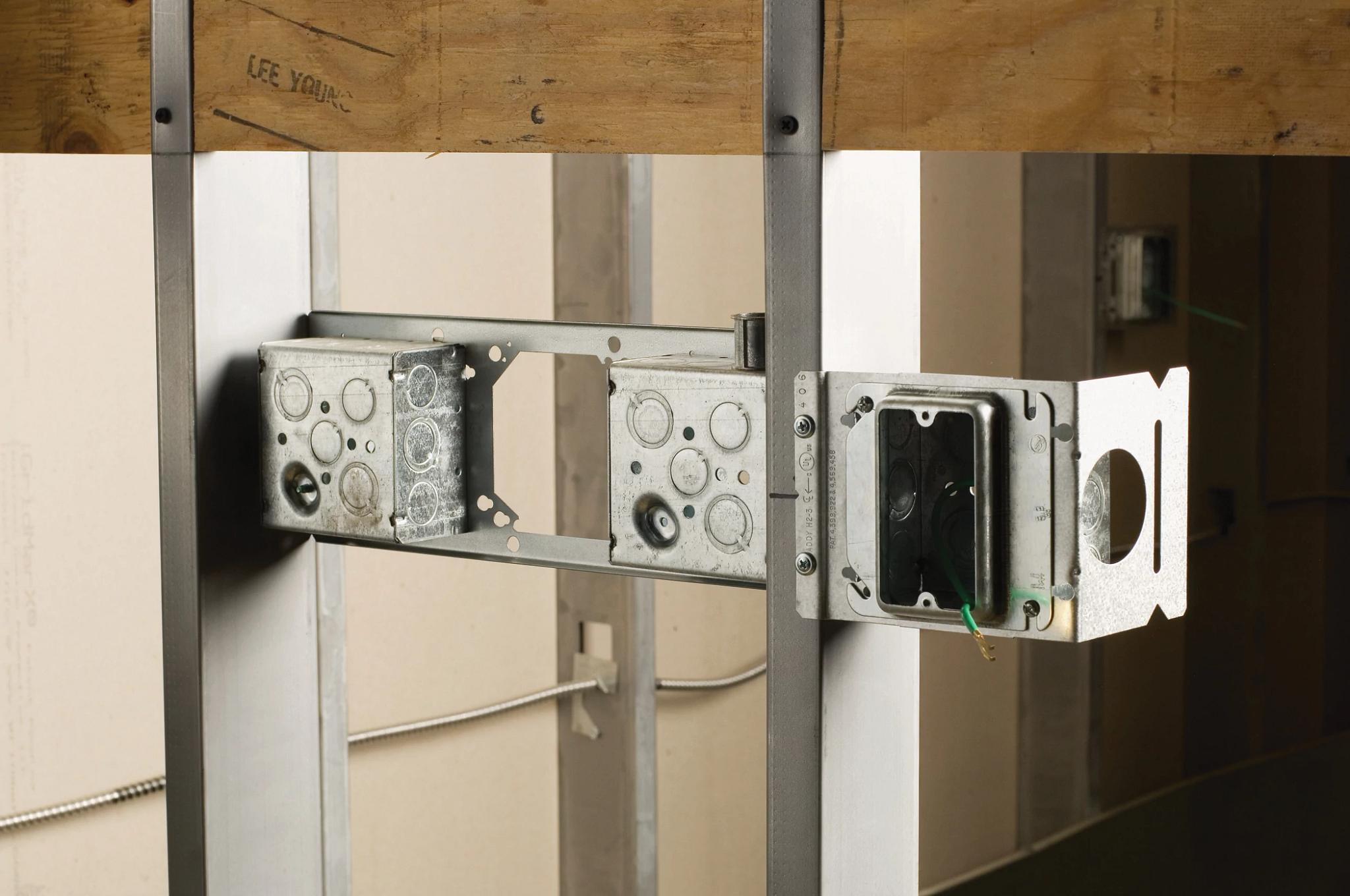 RBS16 CDY 16 BOX MOUNTING BRACKET 25/BOX.. ZZZZ