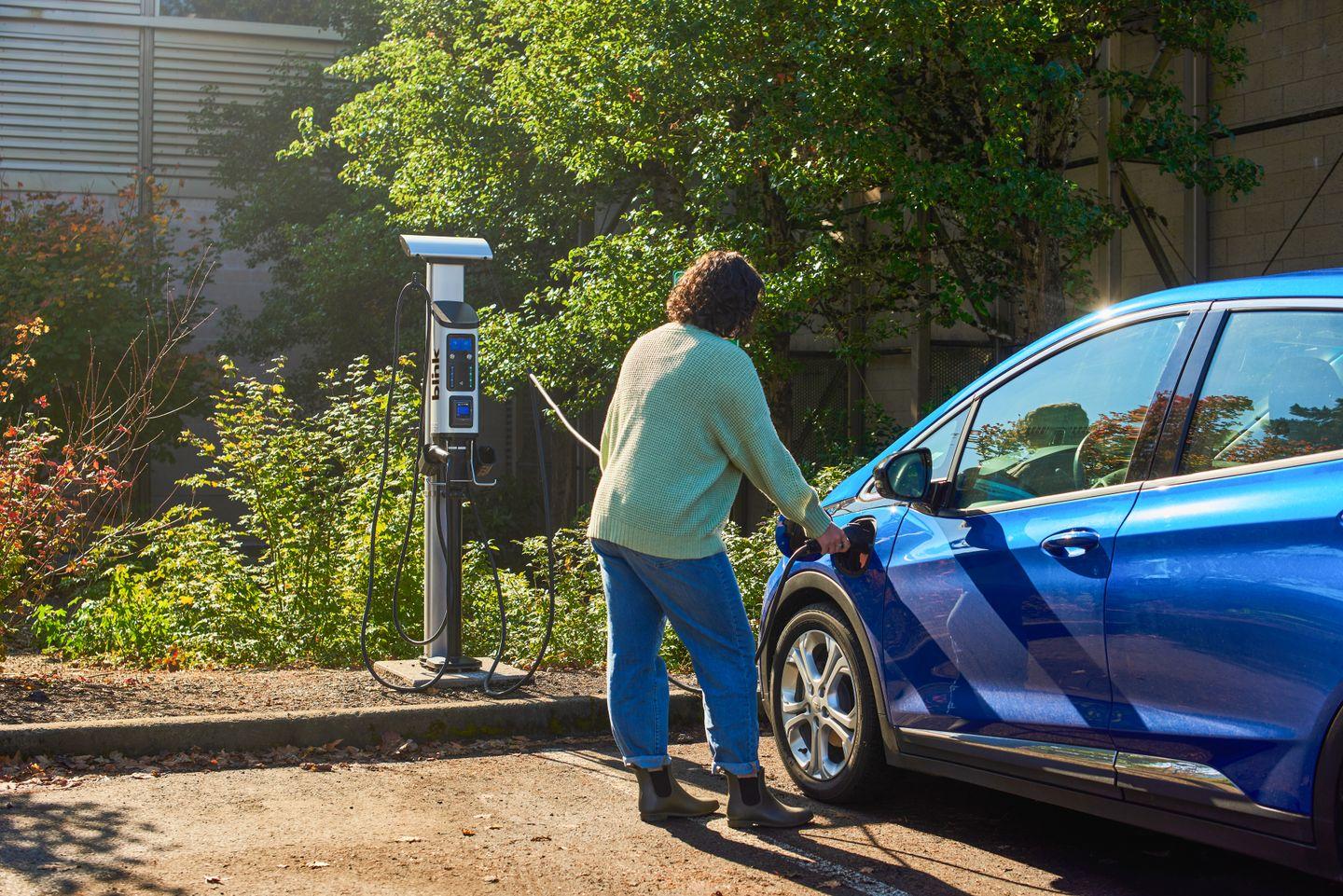 101-000434-A BLINK SERIES 8 LEVEL 2 COMMERCIAL EV CHARGER- 80A, ISO,DUAL NACS, 23FT CABLES, CREDIT CARD READER, LTE, WIFI, 1 YEAR PARTS & LABOR WARRANTY