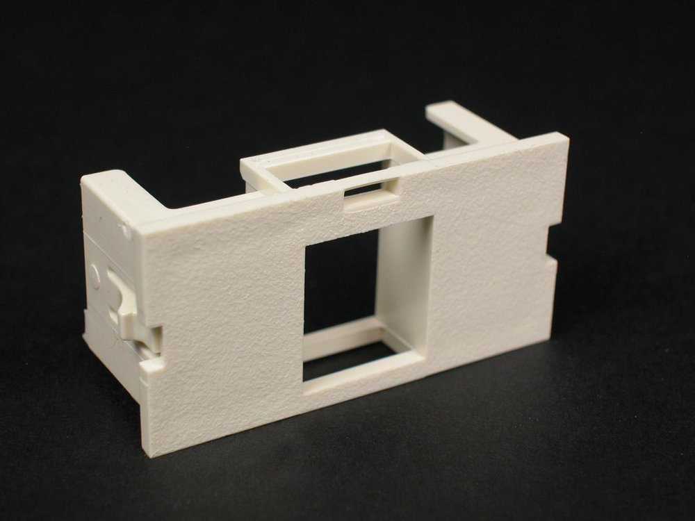 CM2-U1KEYA-WH WIREMOLD 2A SINGLE