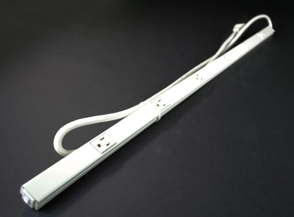V20-C2 WIREMOLD 40IN. CRD END PLGMD